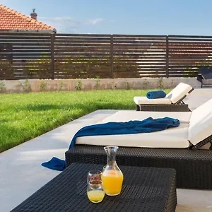 https://villa-salt-luxury-retreat-in-trogir.splithotels.org
